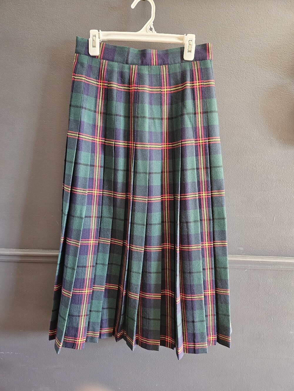 Aljean Vintage 100% Wool Plaid Pleated Skirt – Made in Canada – Size 2US